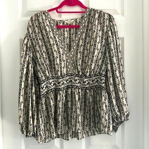 Womens v neck flowey sleeves black and cream floral design with stretch waist L